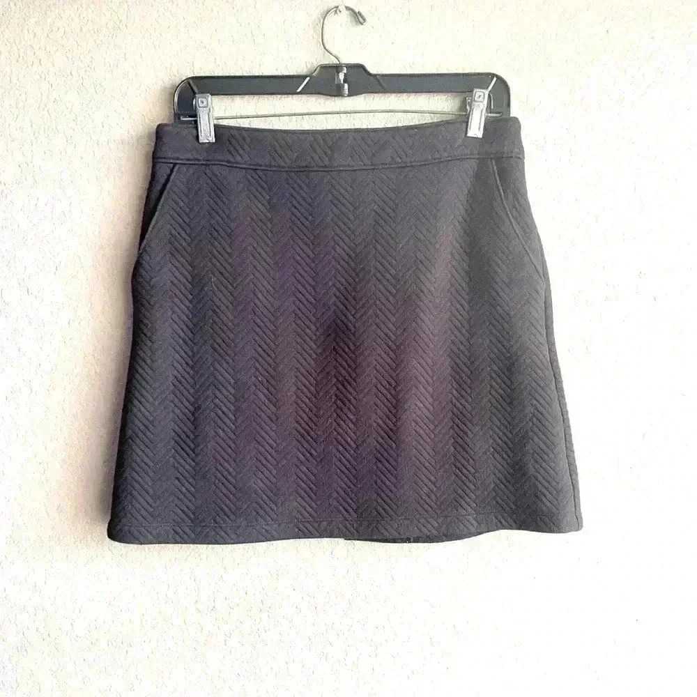 Skirt Ann Taylor LOFT A Line Mini Size 4 Black Stitched Chevron Pattern Pockets